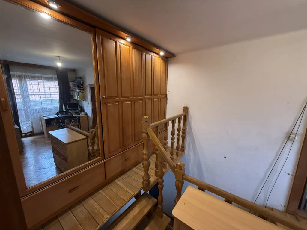 hatalmas beépített szekrény