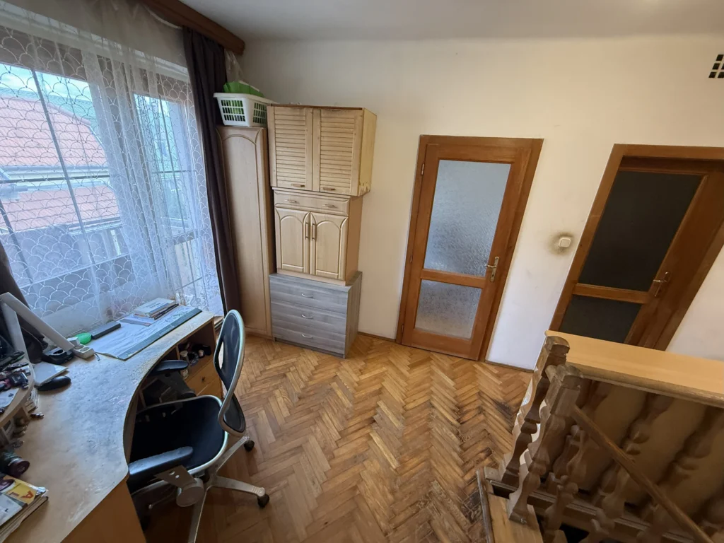 emeleti dolgozó sarok az előtérben